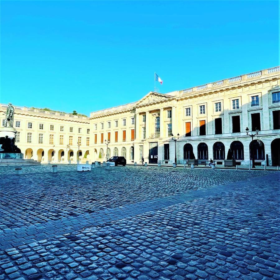 Aux Clefs Des Sacres - Dans Un Hotel Particulier Situe Rue Du Marc - Reims - Hyper Centre Forum Mairie Boulingrin Kültér fotó