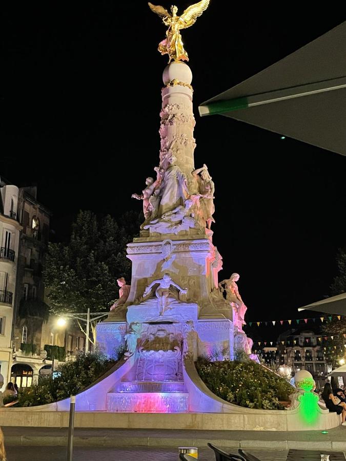 Aux Clefs Des Sacres - Dans Un Hotel Particulier Situe Rue Du Marc - Reims - Hyper Centre Forum Mairie Boulingrin Kültér fotó