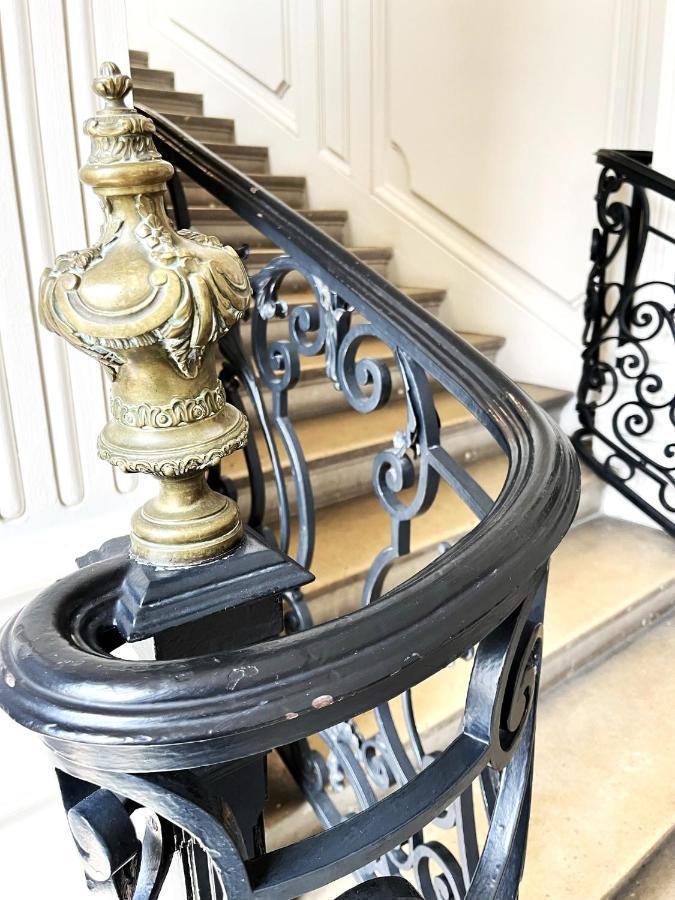 Aux Clefs Des Sacres - Dans Un Hotel Particulier Situe Rue Du Marc - Reims - Hyper Centre Forum Mairie Boulingrin Kültér fotó