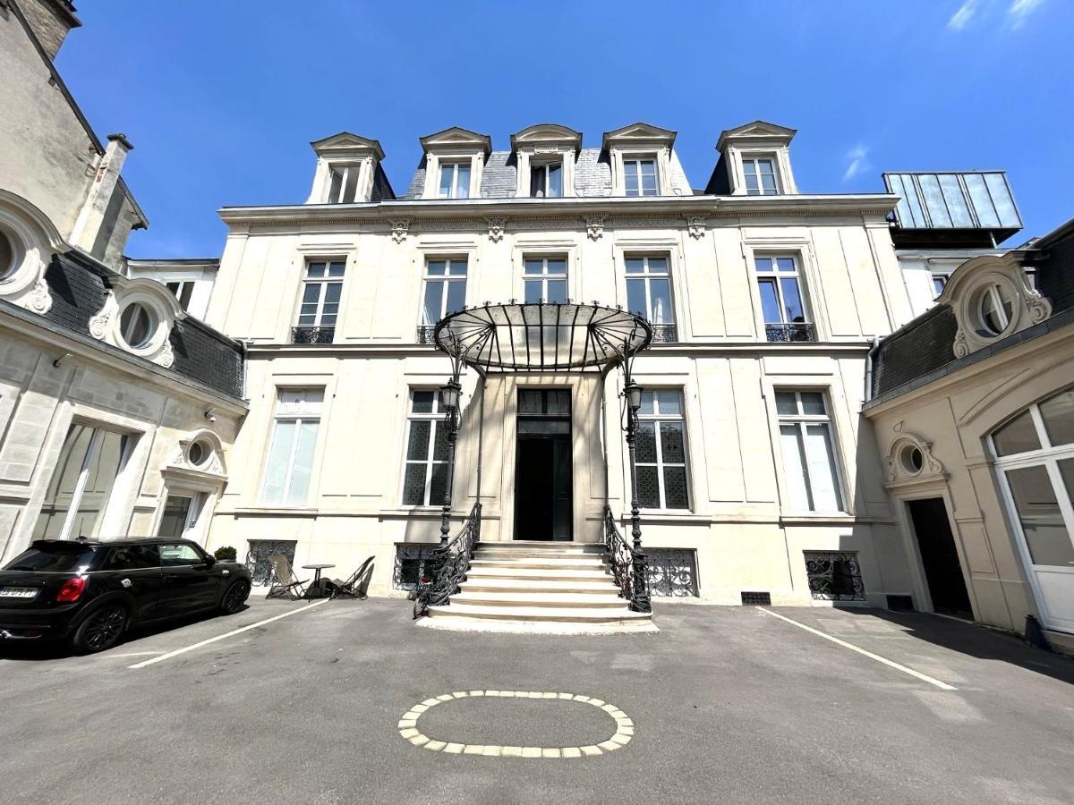 Aux Clefs Des Sacres - Dans Un Hotel Particulier Situe Rue Du Marc - Reims - Hyper Centre Forum Mairie Boulingrin Kültér fotó